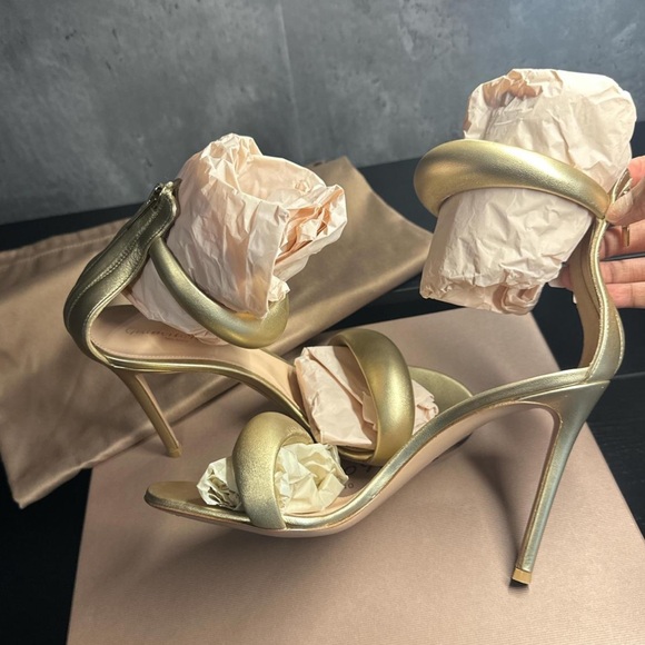 Gianvito Rossi Bijoux Gold Heels - Picture 5 of 8